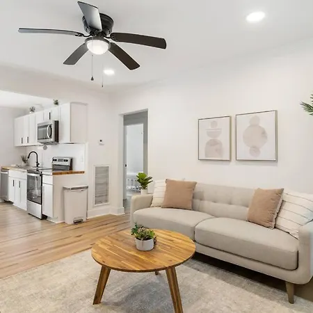 Southern Charm With Hot Tub 10 Min From Downtown!